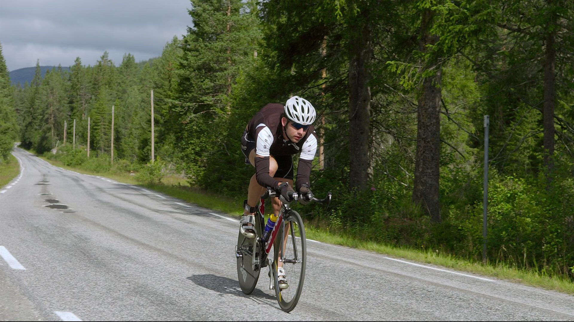 “高新区全民健身馆:短柄墙球比赛充满变数,选手智勇双全,惊艳全场”